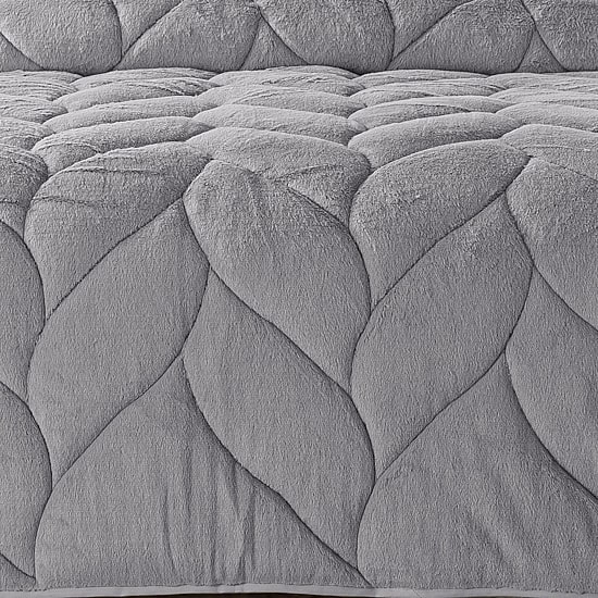 Waverly Waverly Cozy Midweight Hypoallergenic Comforter
