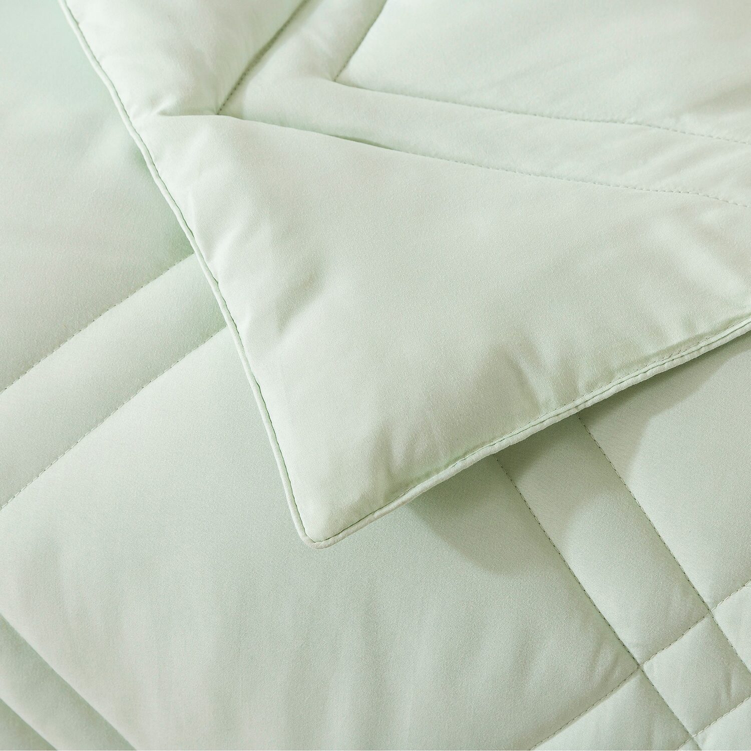 St. James Home Double Diamond Midweight Hypoallergenic Comforter