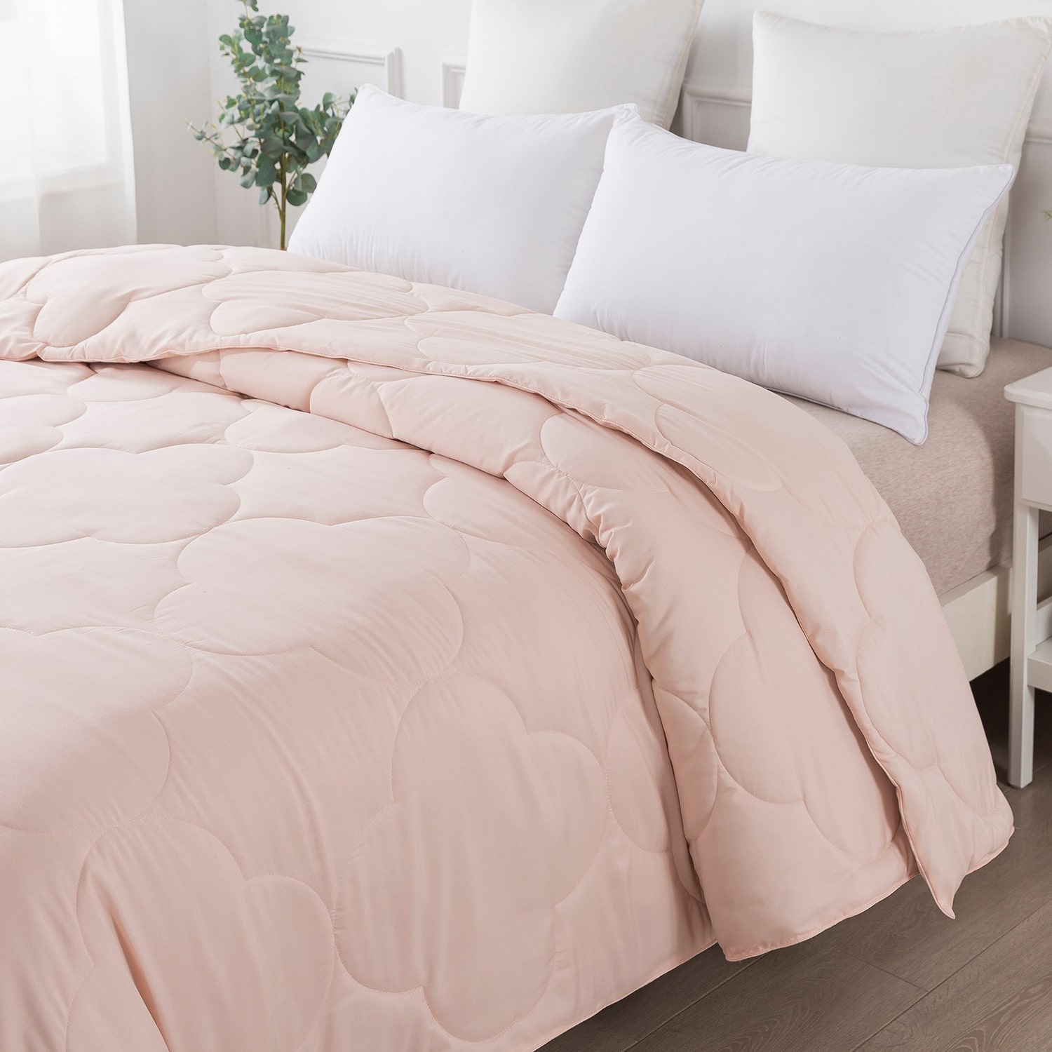 St. James Home Pendant Midweight Hypoallergenic Comforter