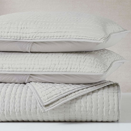 SUPERIOR® Bella Silk Handmade Luxury Quilt