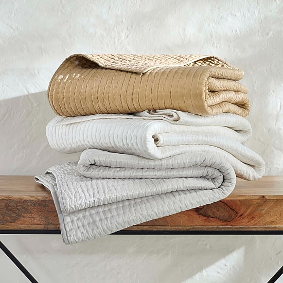 SUPERIOR® Bella Silk Handmade Luxury Quilt