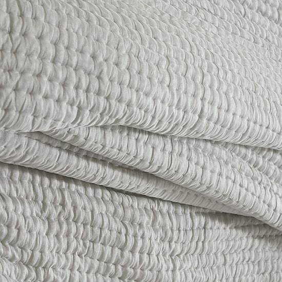 SUPERIOR® Bella Silk Handmade Luxury Quilt