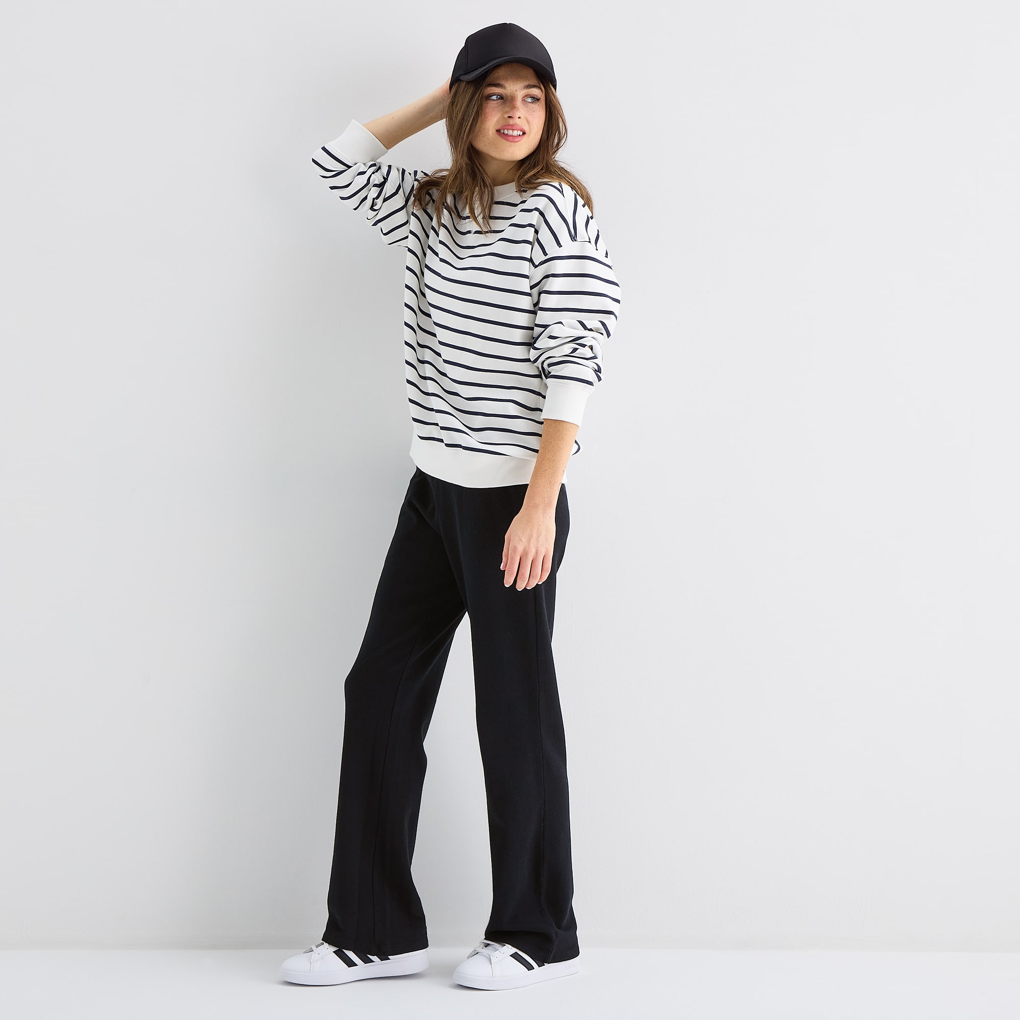 Arizona Womens Juniors Flare Mid Rise Sweatpant