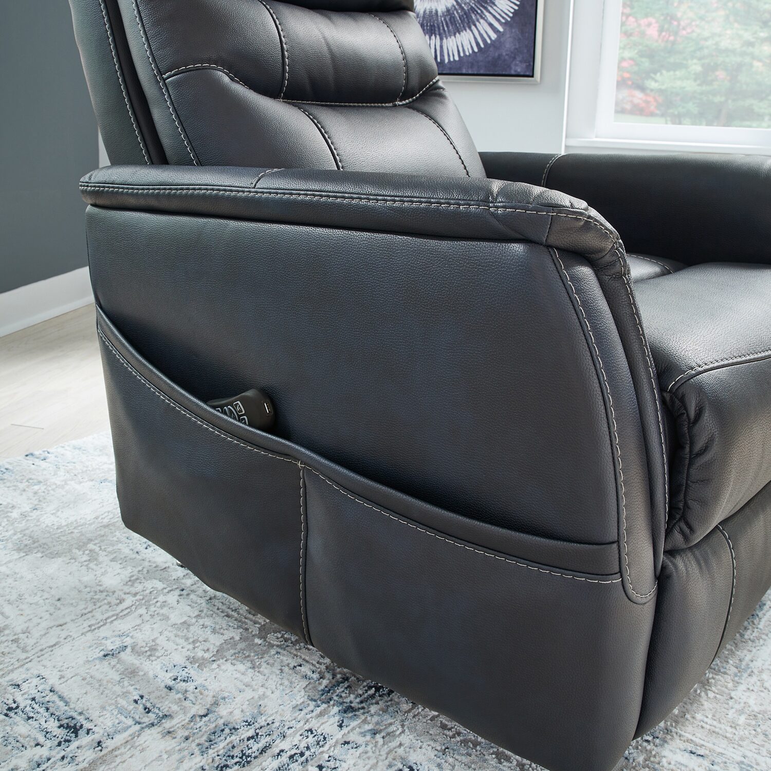Signature Design by Ashley® Strawbill Lift Pad-Arm Recliner