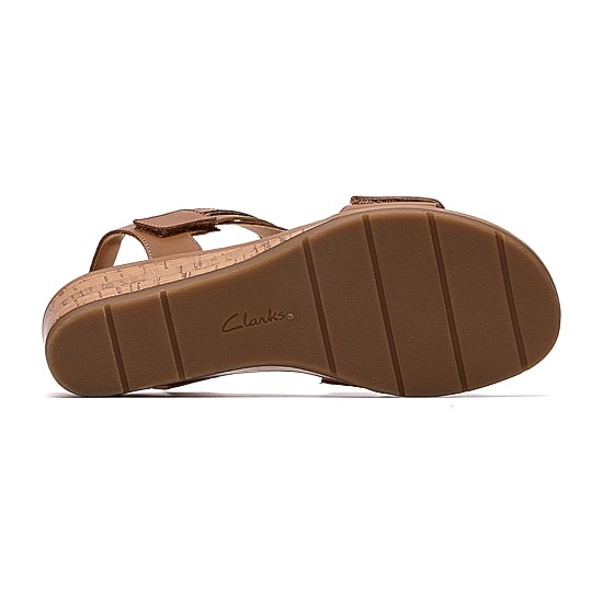 Clarks Womens Kacha Wave Wedge Sandals