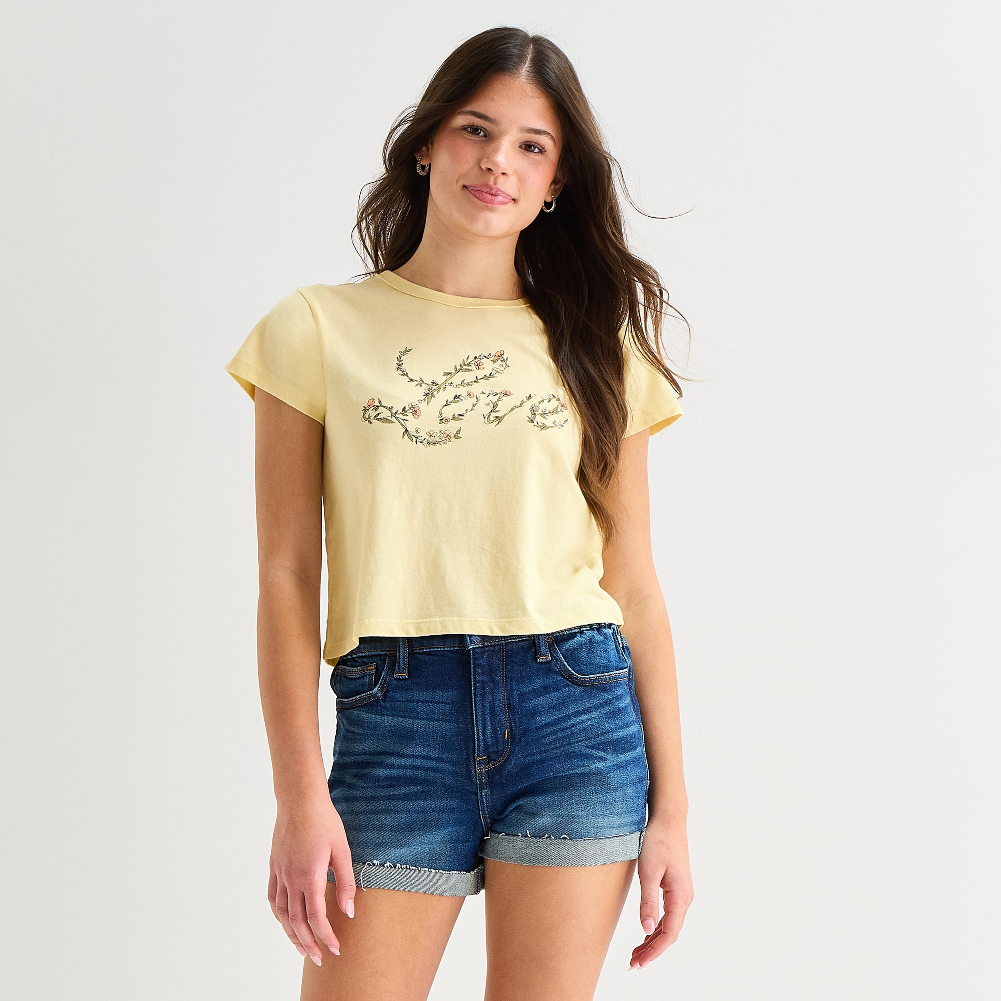Arizona Womens Juniors Round Neck Short Sleeve Classic Fit Graphic T-Shirt