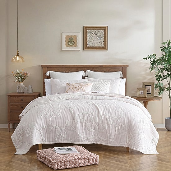 Peri Home Medallion Floral 3-pc. Quilt Set
