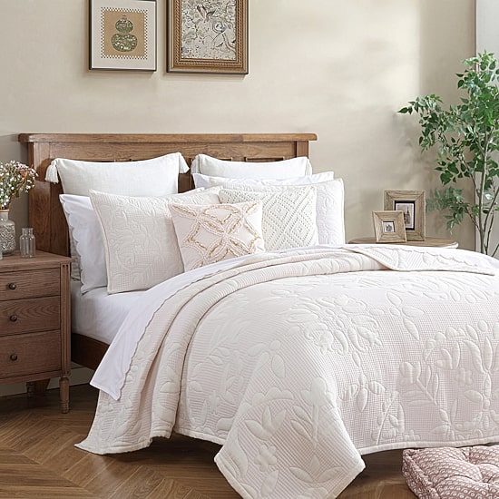 Peri Home Medallion Floral 3-pc. Quilt Set