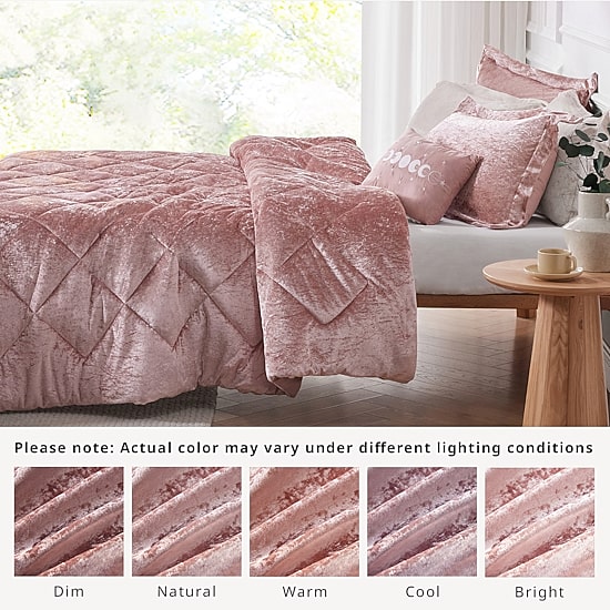 Intelligent Design Isabel Velvet Duvet Cover Set with decorative pillow