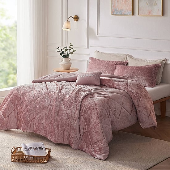 Intelligent Design Isabel Velvet Duvet Cover Set with decorative pillow