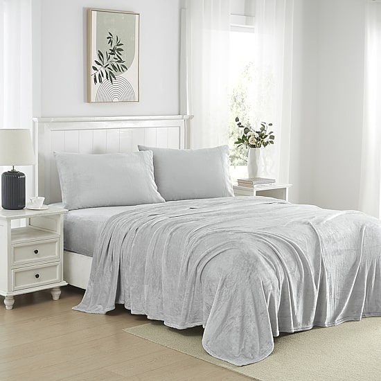 Sweet Home Collection Ultra Soft Microplush Solid Fleece Deep Pocket Sheet Set