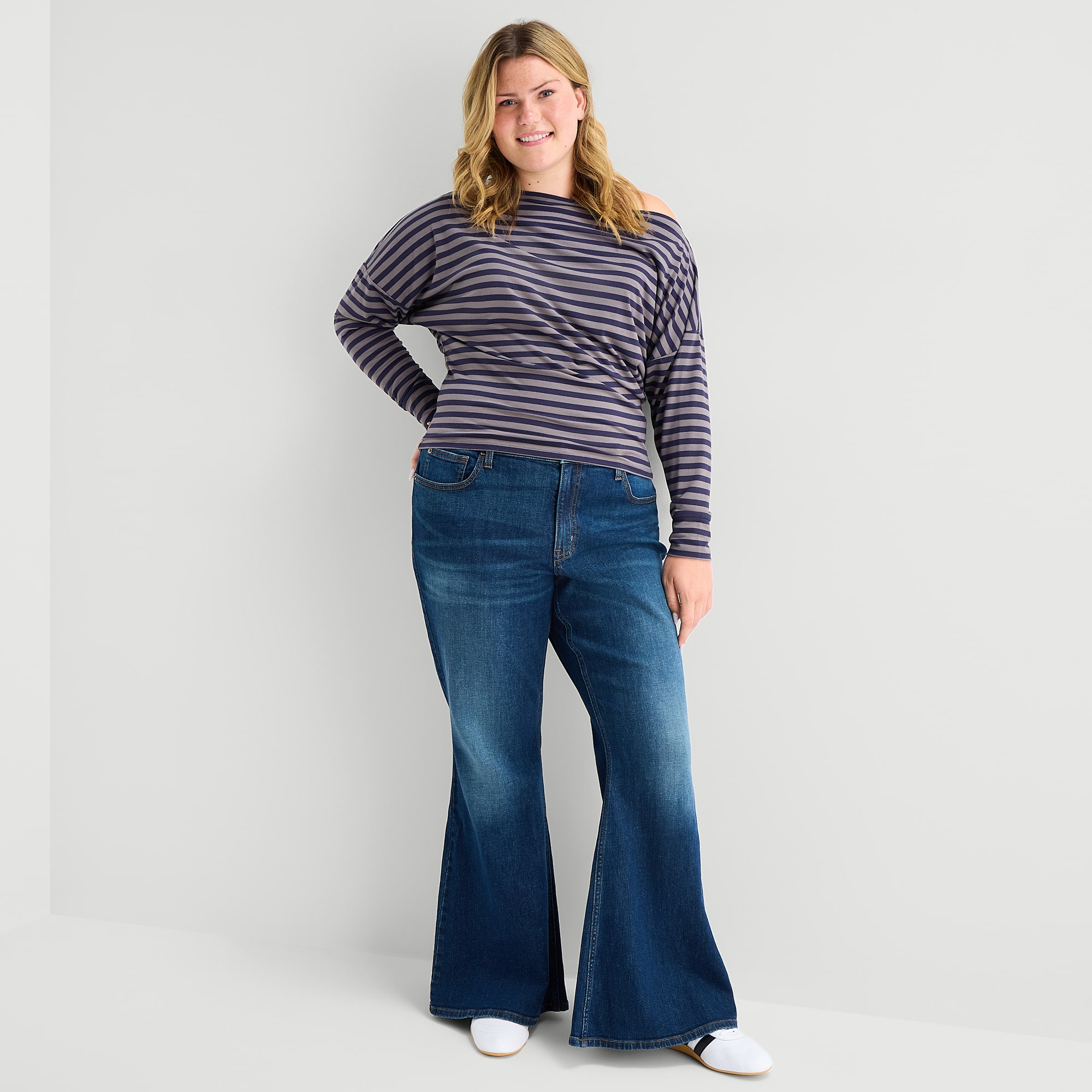Arizona Womens Low Rise Flare Leg Jean