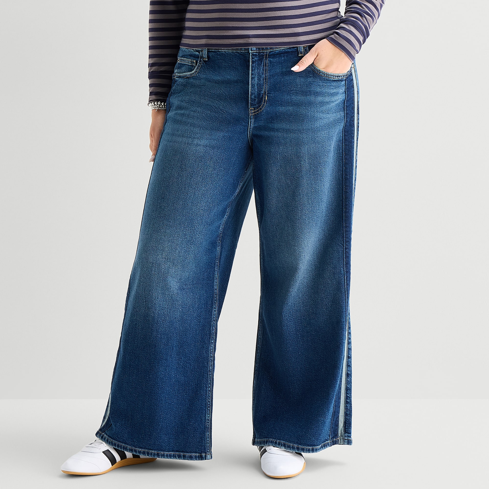 Arizona Curvy Womens Juniors Plus Low Rise Baggy Fit Jean