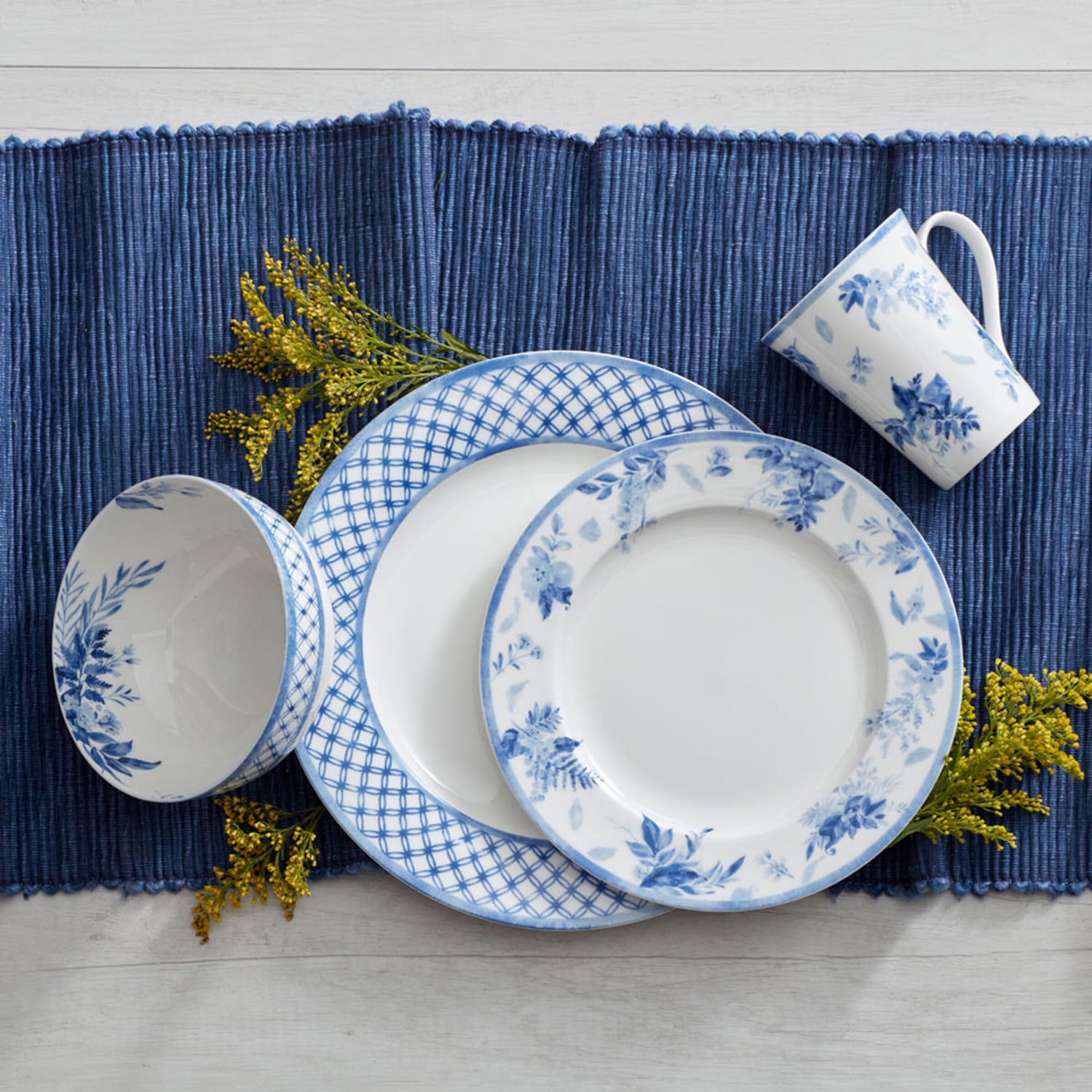 Mikasa Kiley 16-pc. Bone China Dinnerware Set