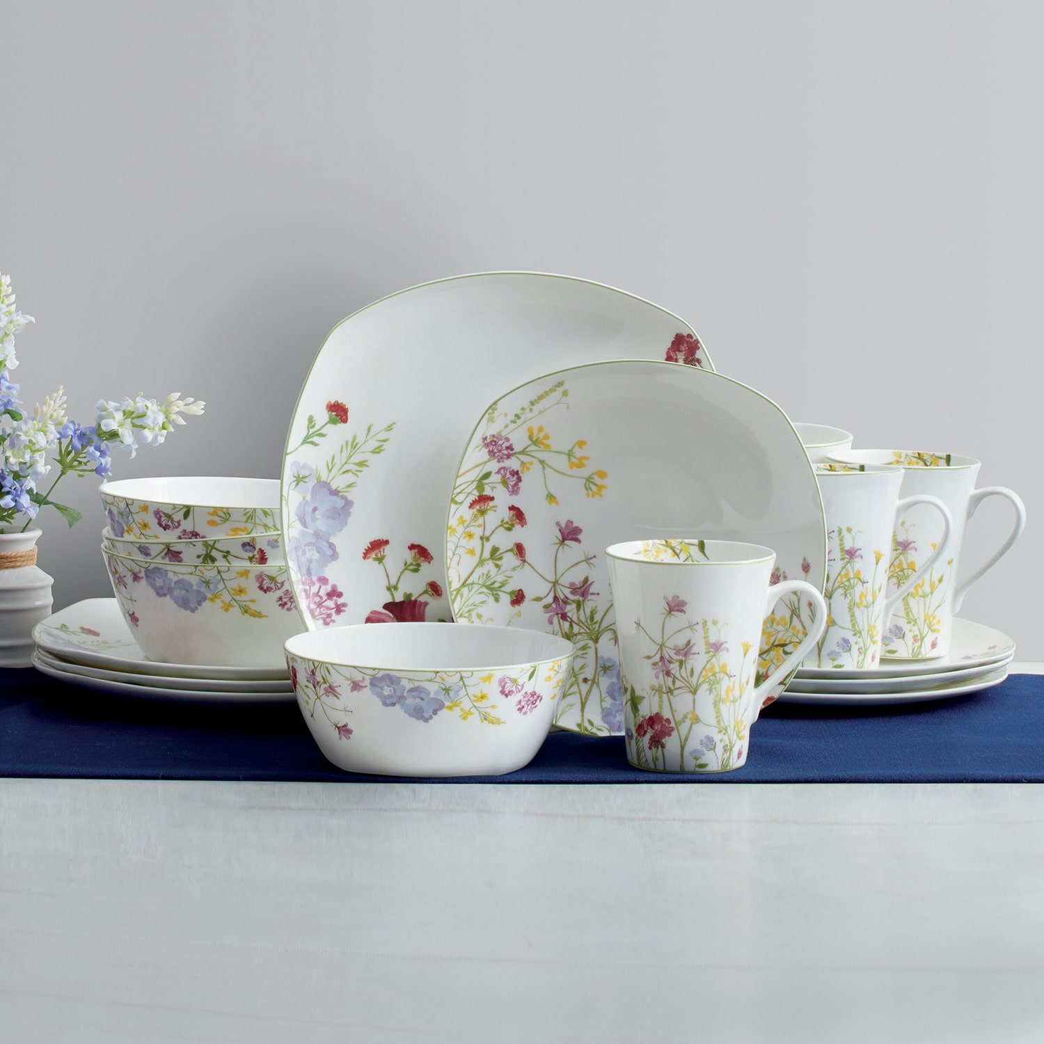 Mikasa Wild Flower 16-pc. Bone China Dinnerware Set