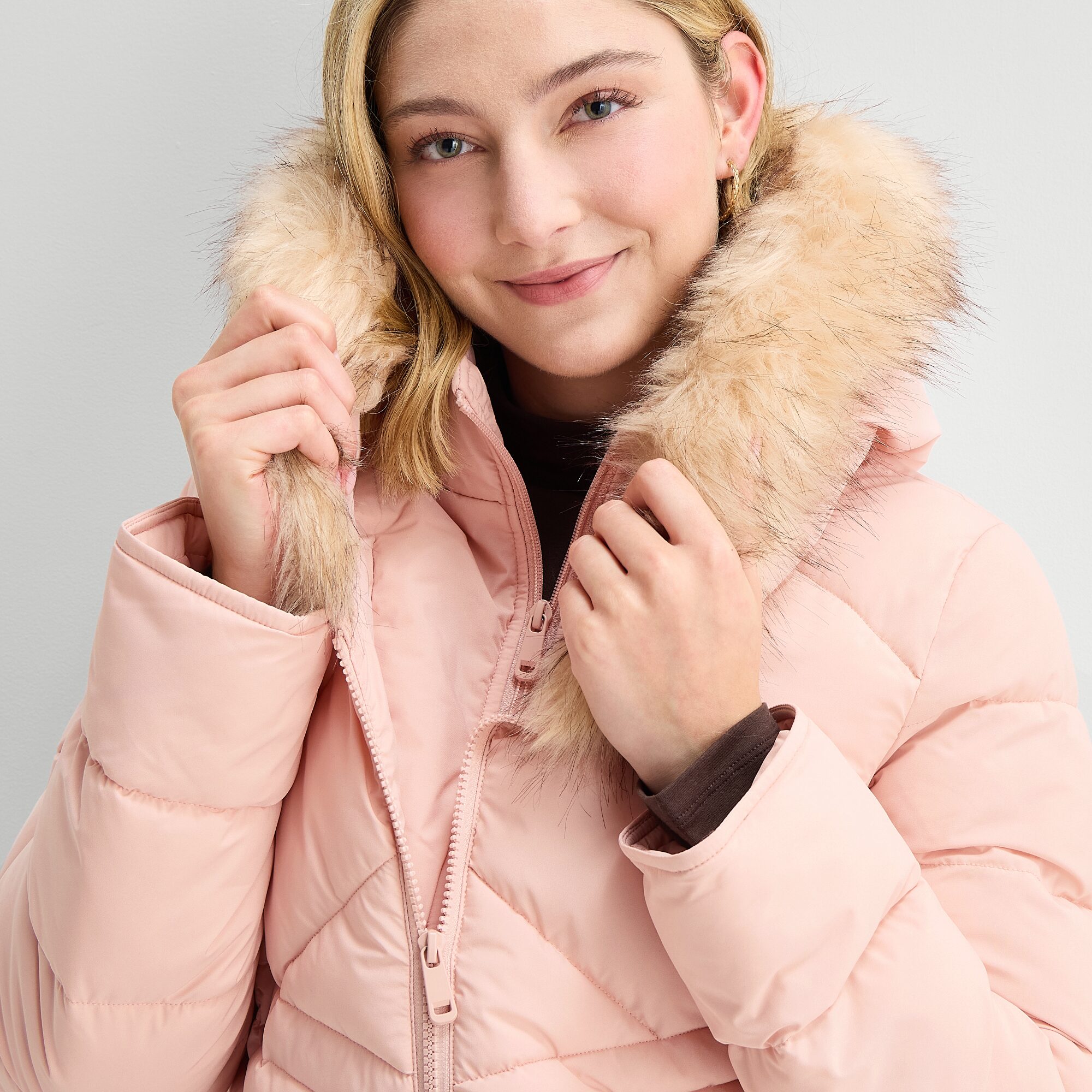Maralyn And Me Womens Juniors Hooded Heavyweight Puffer Jacket