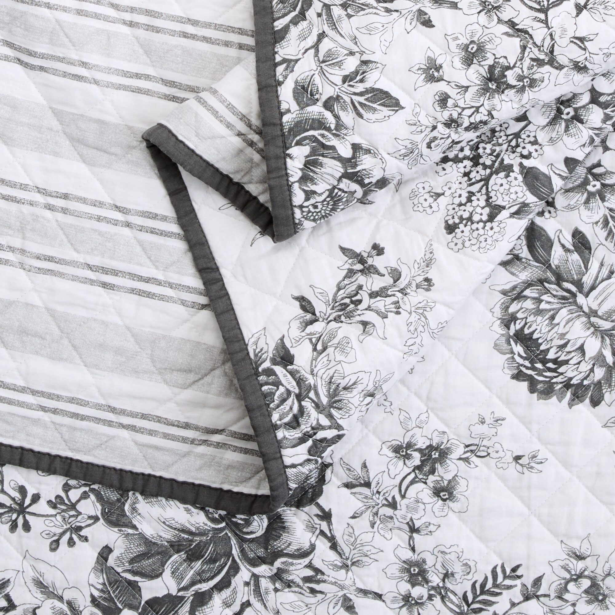 Linden Street Haven Toile Quilt