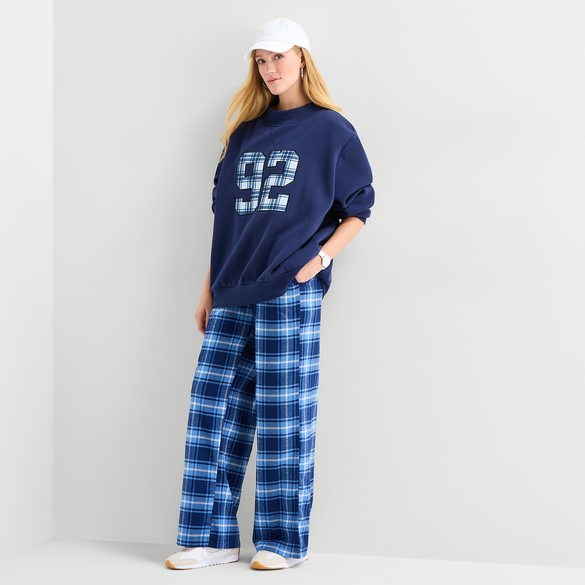 Forever 21 Womens Juniors Crew Neck Long Sleeve Sweatshirt