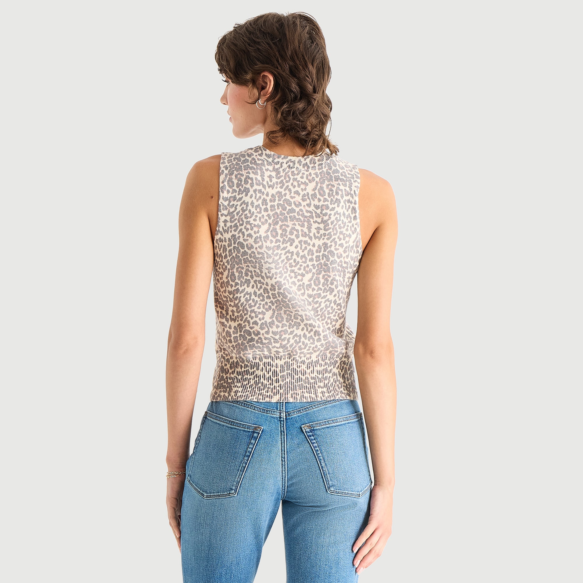 a.n.a Womens Crew Neck Sleeveless Pullover Sweater
