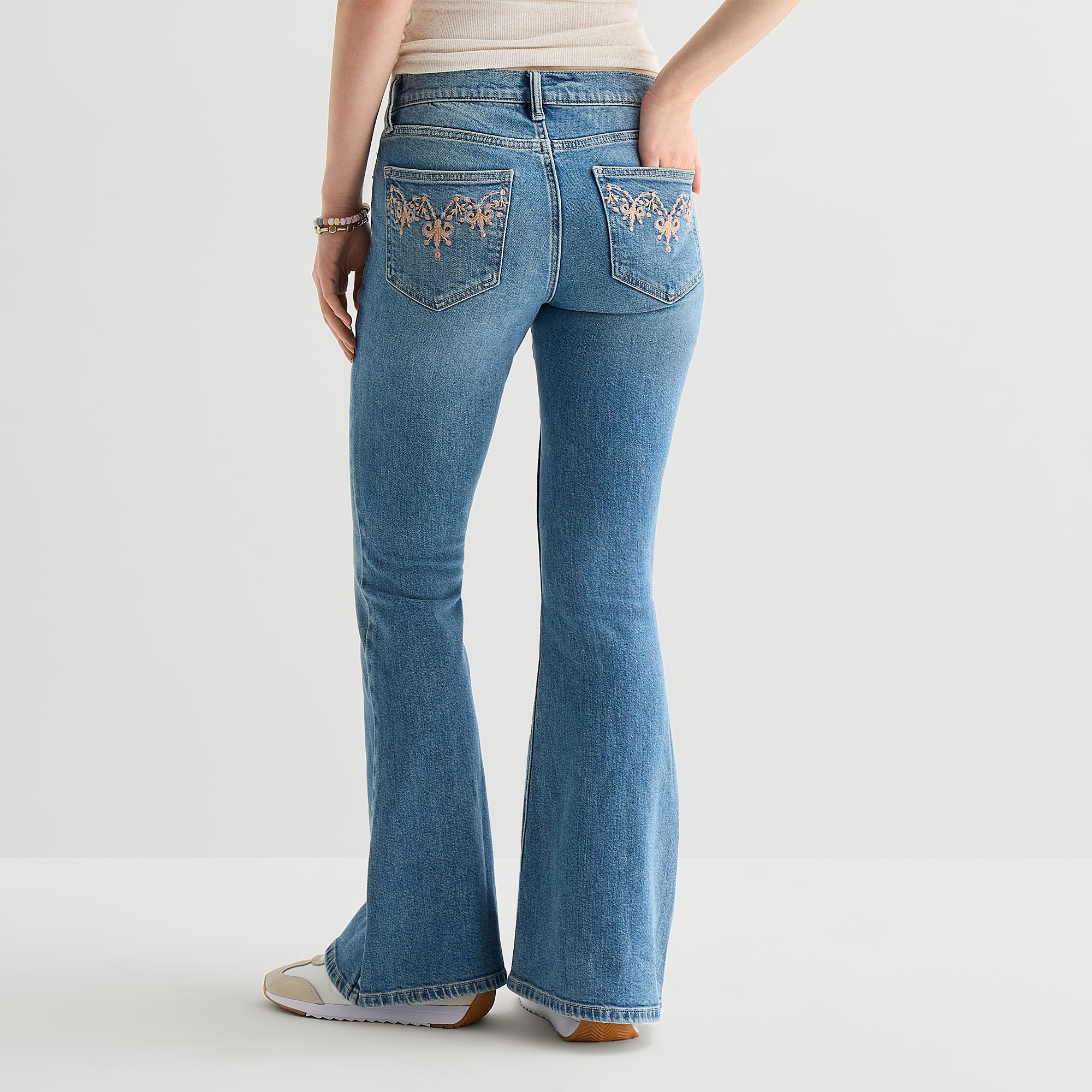 Arizona Womens Juniors Low Rise Flare Leg Jean