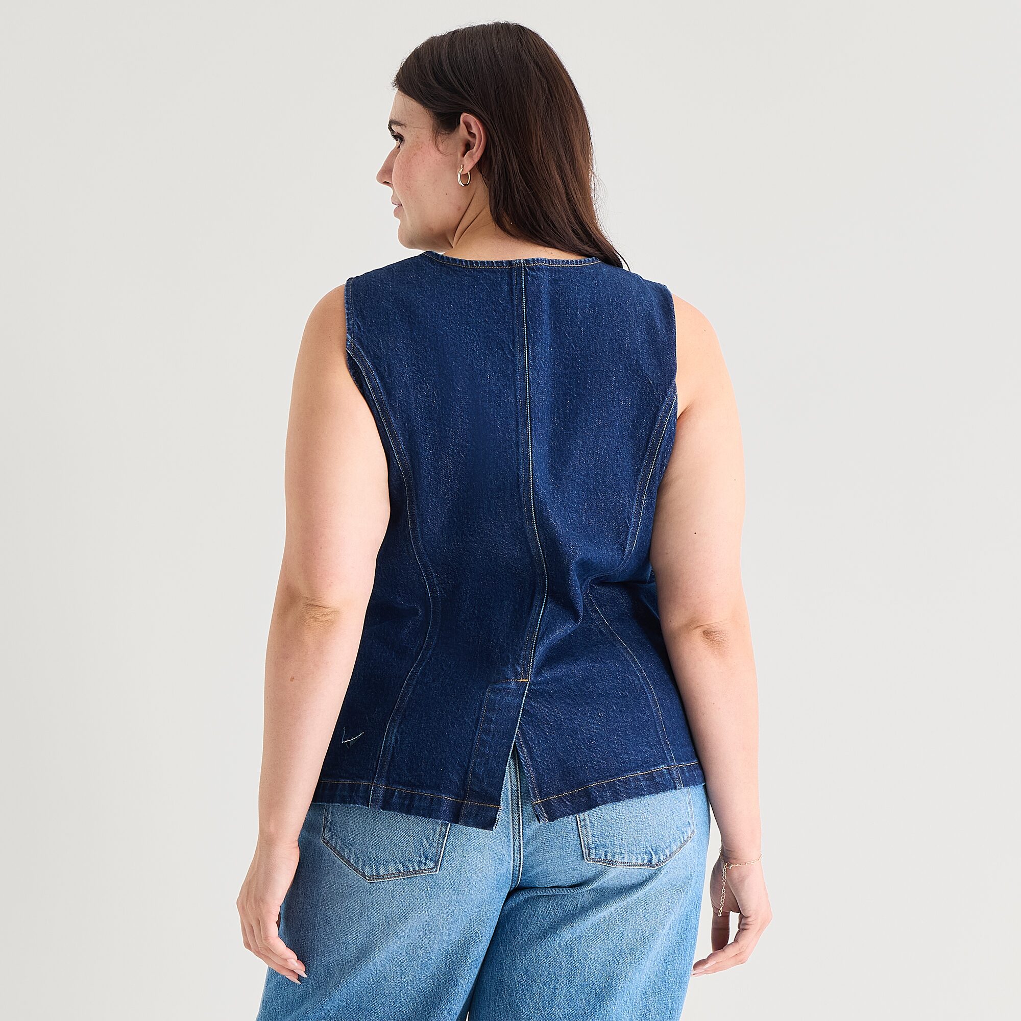 a.n.a Womens Plus V Neck Sleeveless Vest