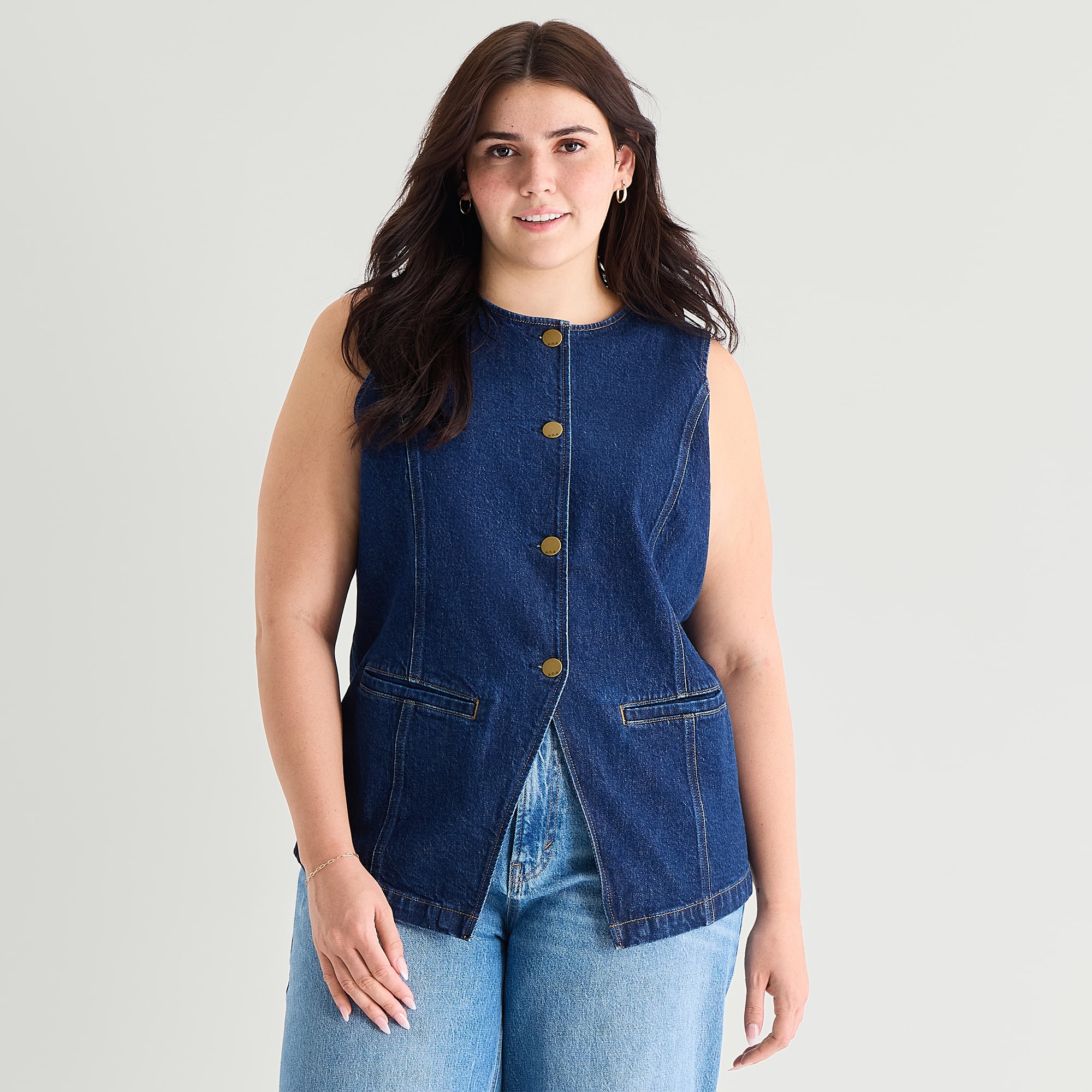 a.n.a Womens Plus V Neck Sleeveless Vest