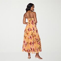 latest ladies dresses The R80 dress that does it all  Ladies Dresses from R80 Shop the latest  summer  women's fashion. While stocks last #Goingunderclothing #summer # dress #Ladies #fashion #new #woman #glamour #musthave #GUStyle #GUstores