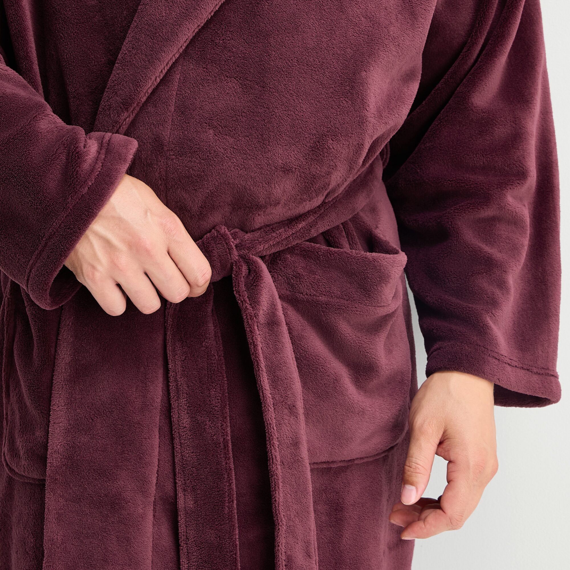 St. John's Bay Mens Knee Length Long Sleeve Robe