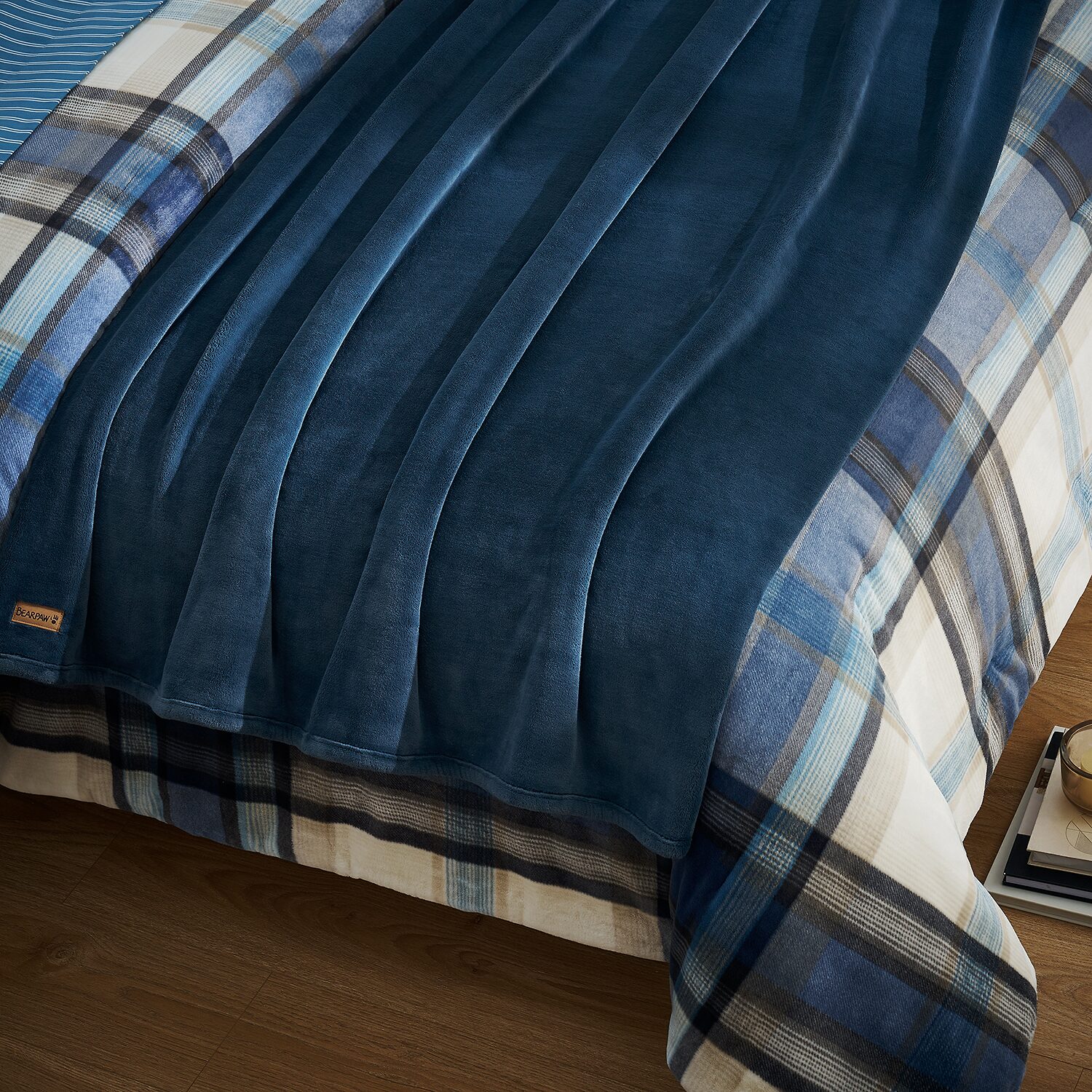 Bearpaw Super Cozy Midweight Blanket