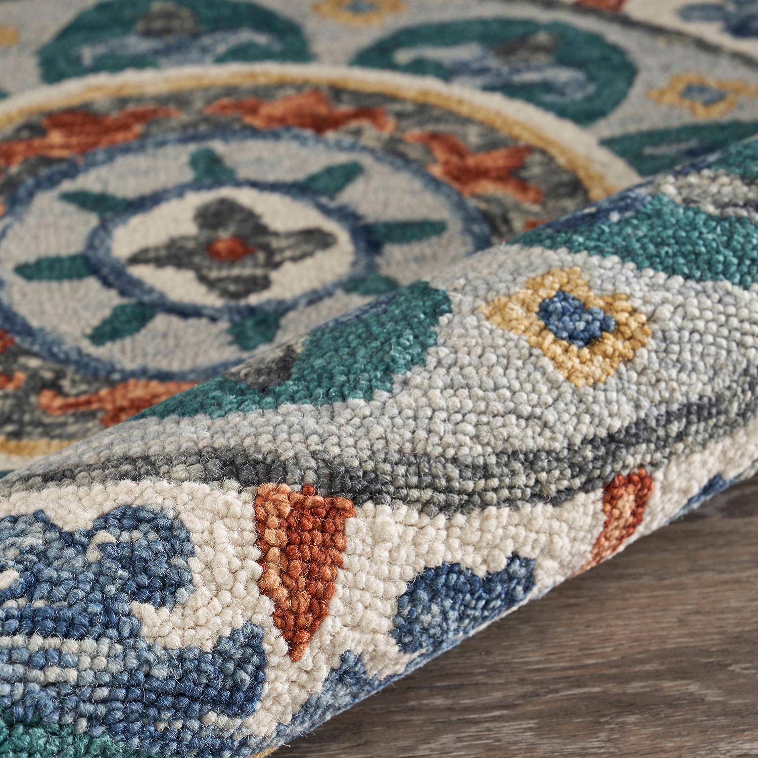 LR Home Sindy Floral Hand Tufted Indoor Round Area Rug