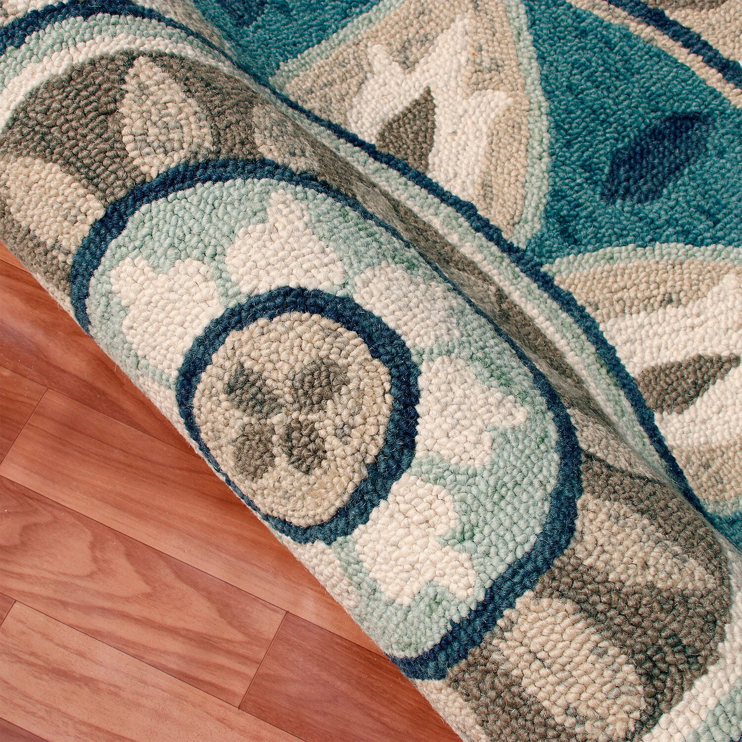 LR HOME Daisy Round Area Rugs