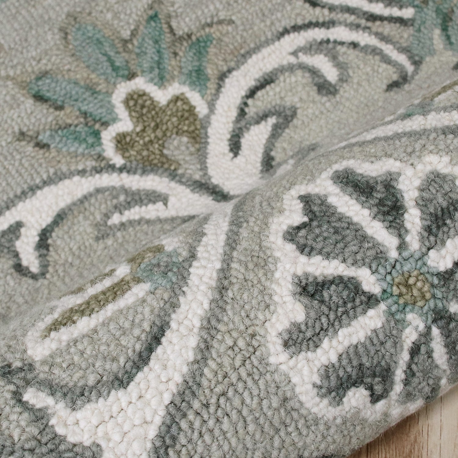 LR Home Sindy Floral Hand Tufted Indoor Round Area Rug