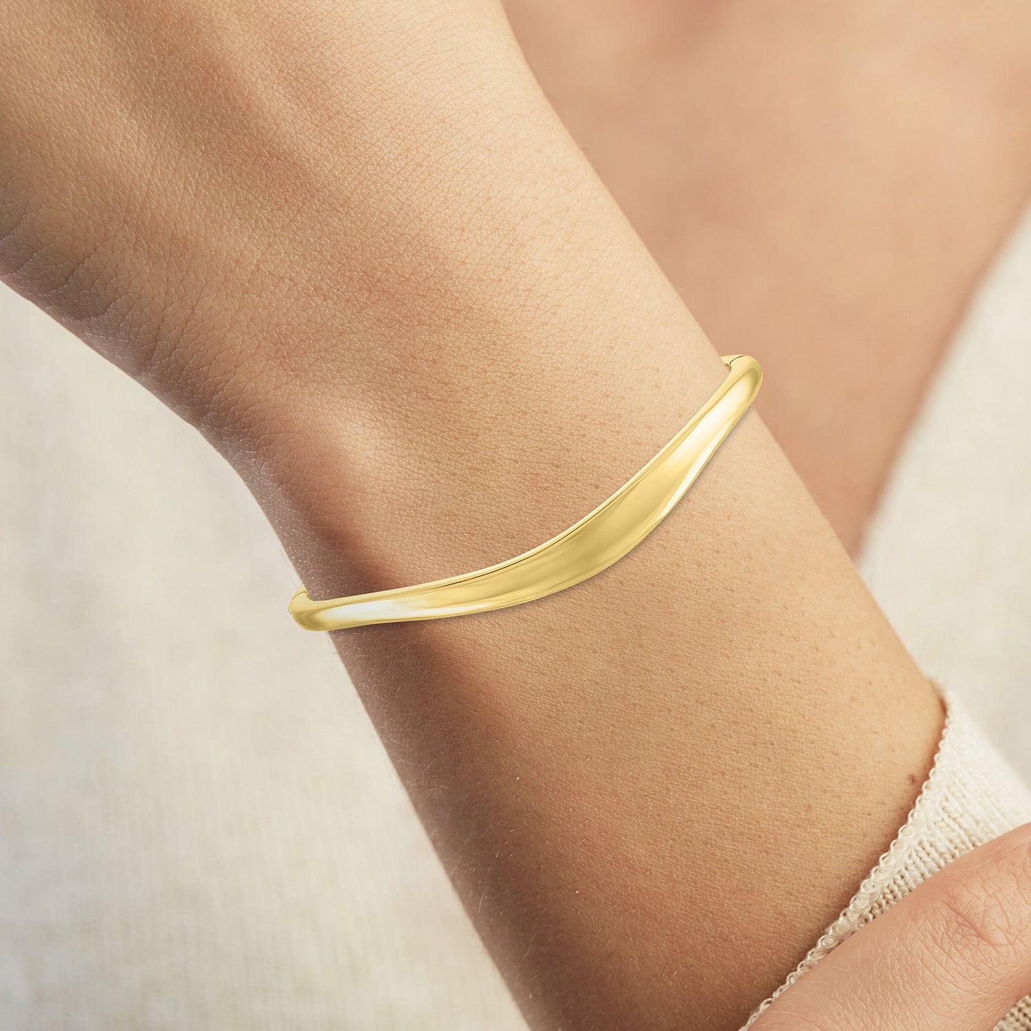 Bold Addiction Womens 14K Gold Over Brass Bangle Bracelet