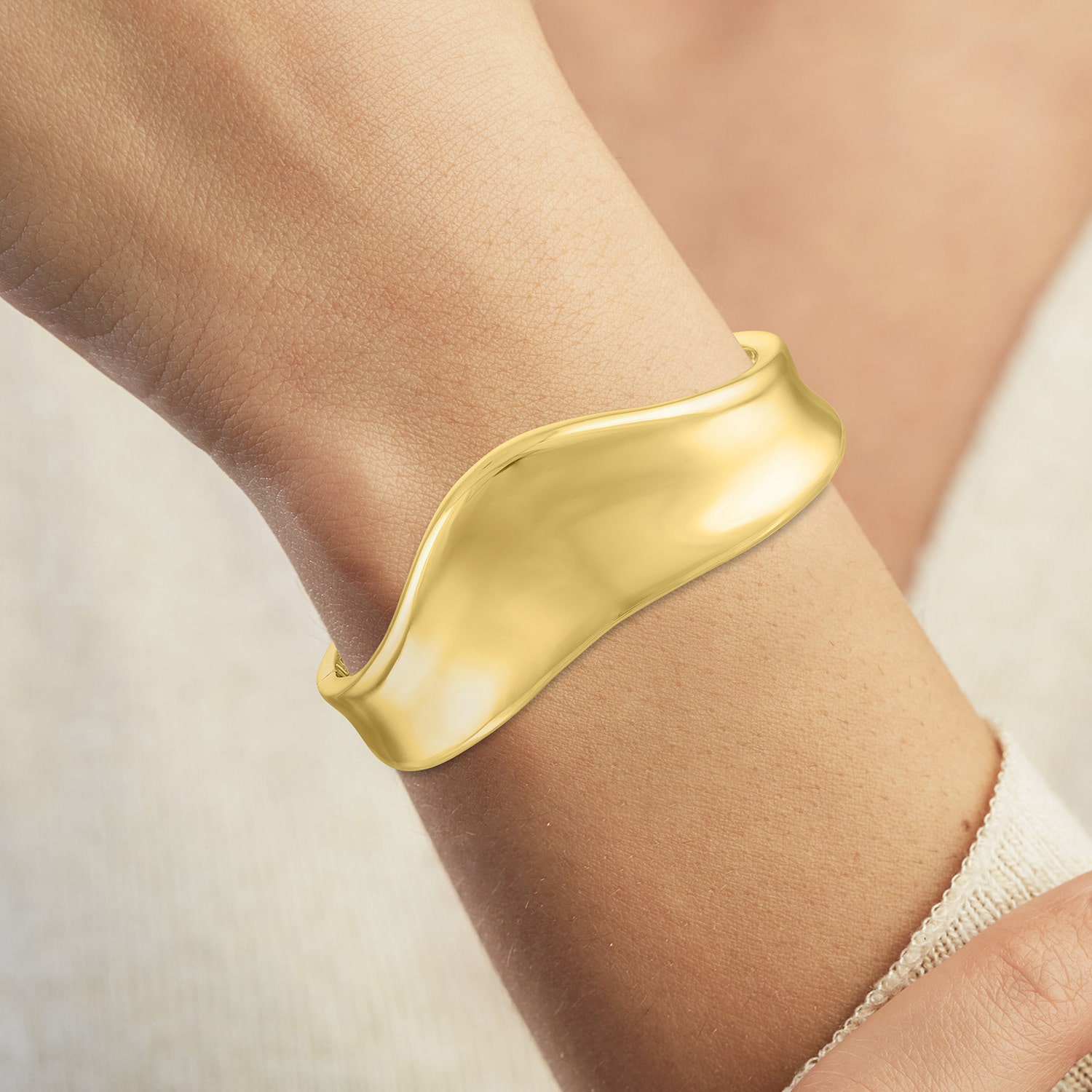 Bold Addiction Womens 14K Gold Over Brass Bangle Bracelet