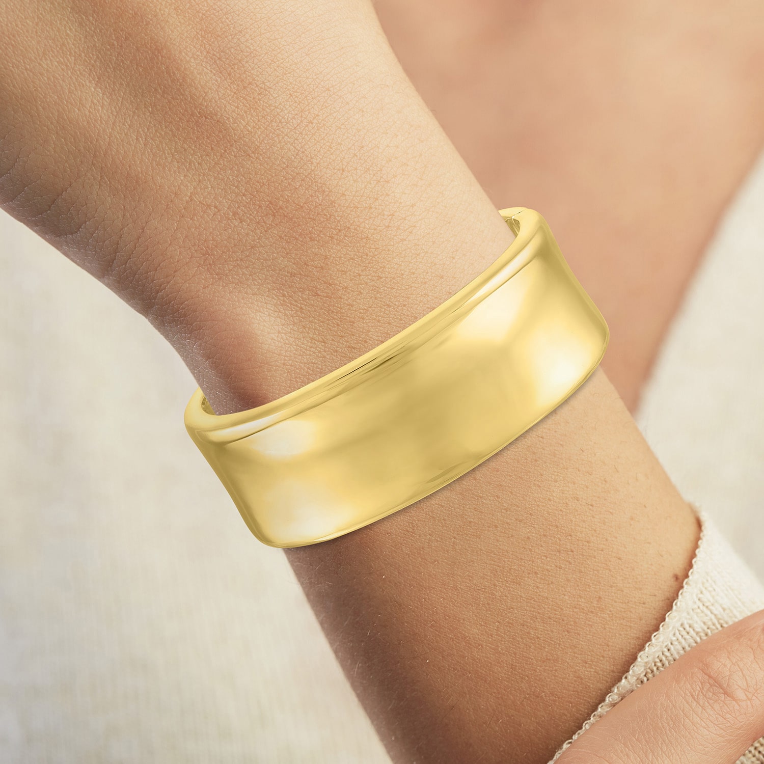 Bold Addiction Womens 14K Gold Over Brass Bangle Bracelet