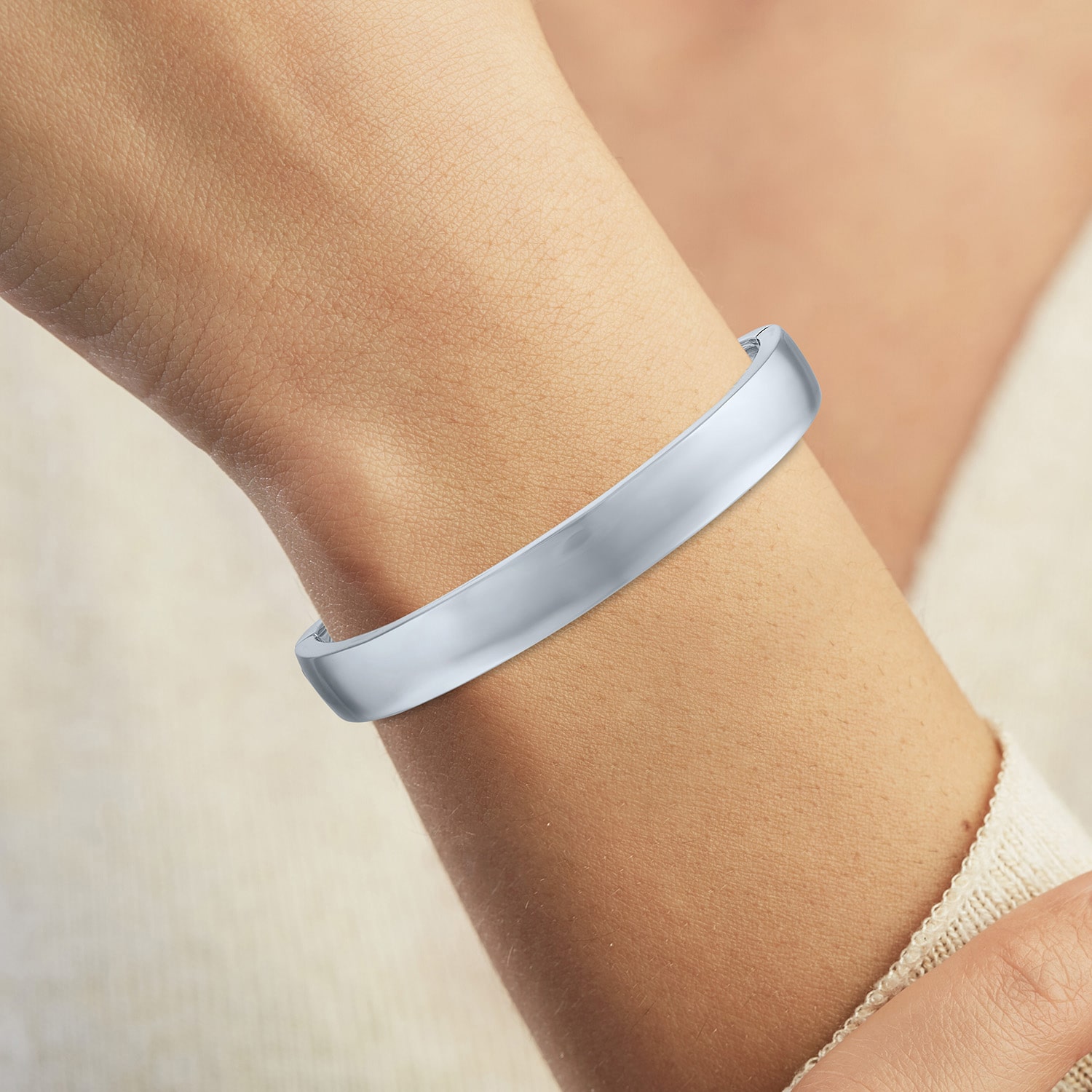 Bold Addiction Womens Pure Silver Over Brass Bangle Bracelet