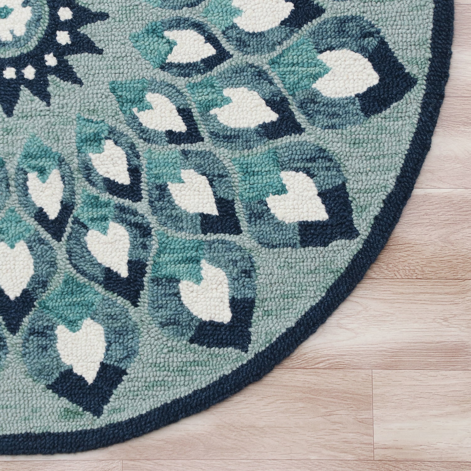LR Home Sindy Floral Hand Tufted Indoor Round Area Rug