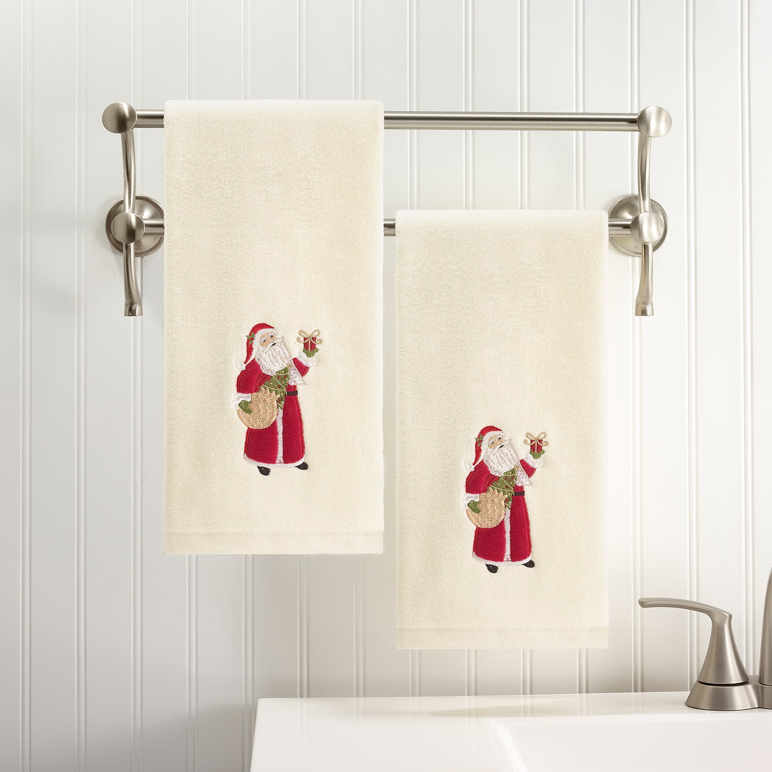 Avanti Santa Gifts 2 Pack Hand Towel