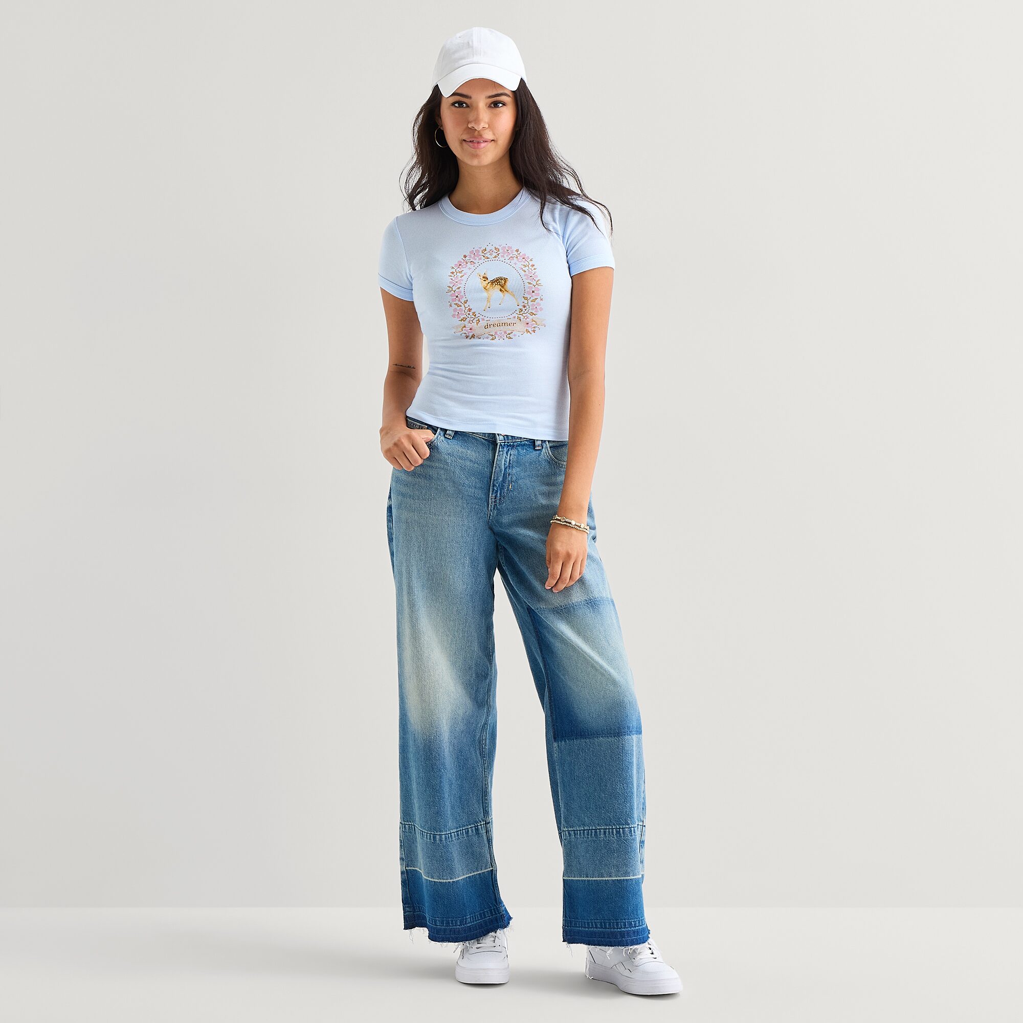 Arizona Womens Juniors Crew Neck Short Sleeve Regular Fit Graphic T-Shirt