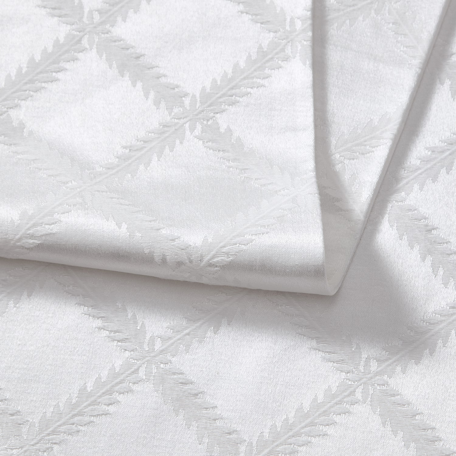 Lenox Laurel Leaf Table Runner