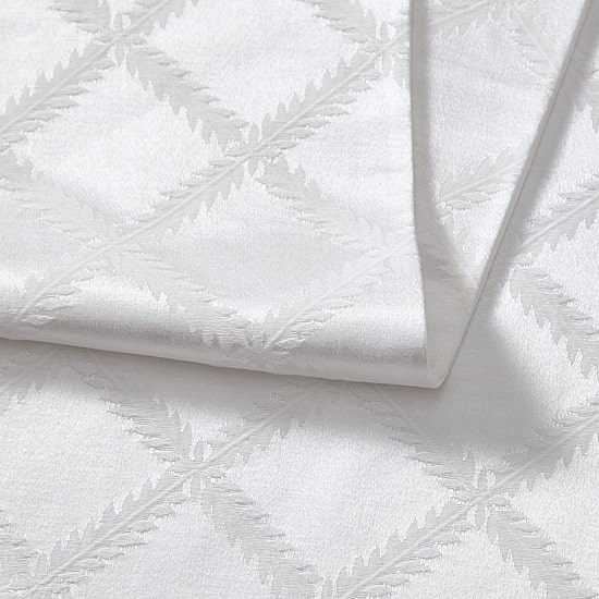 Lenox Laurel Leaf Table Runner