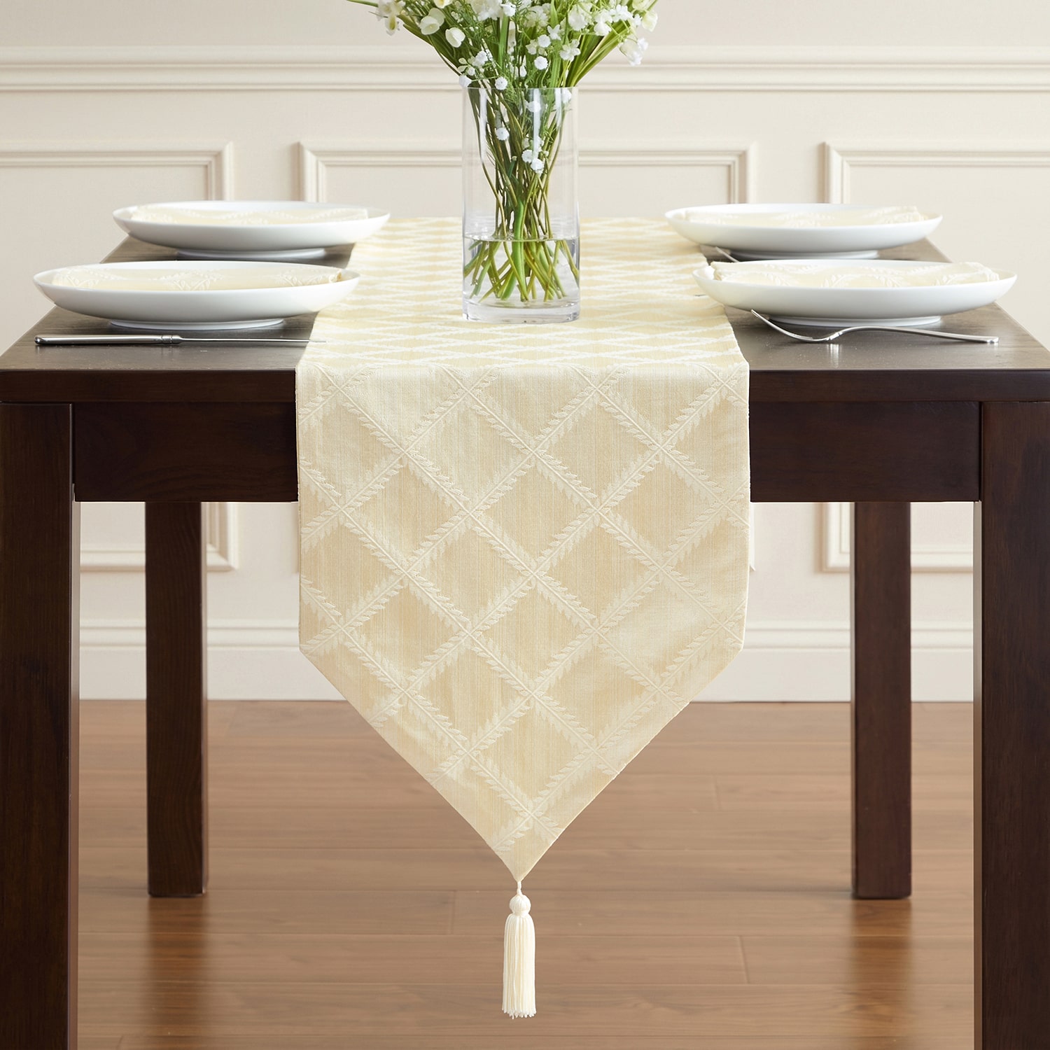Lenox Laurel Leaf Table Runner