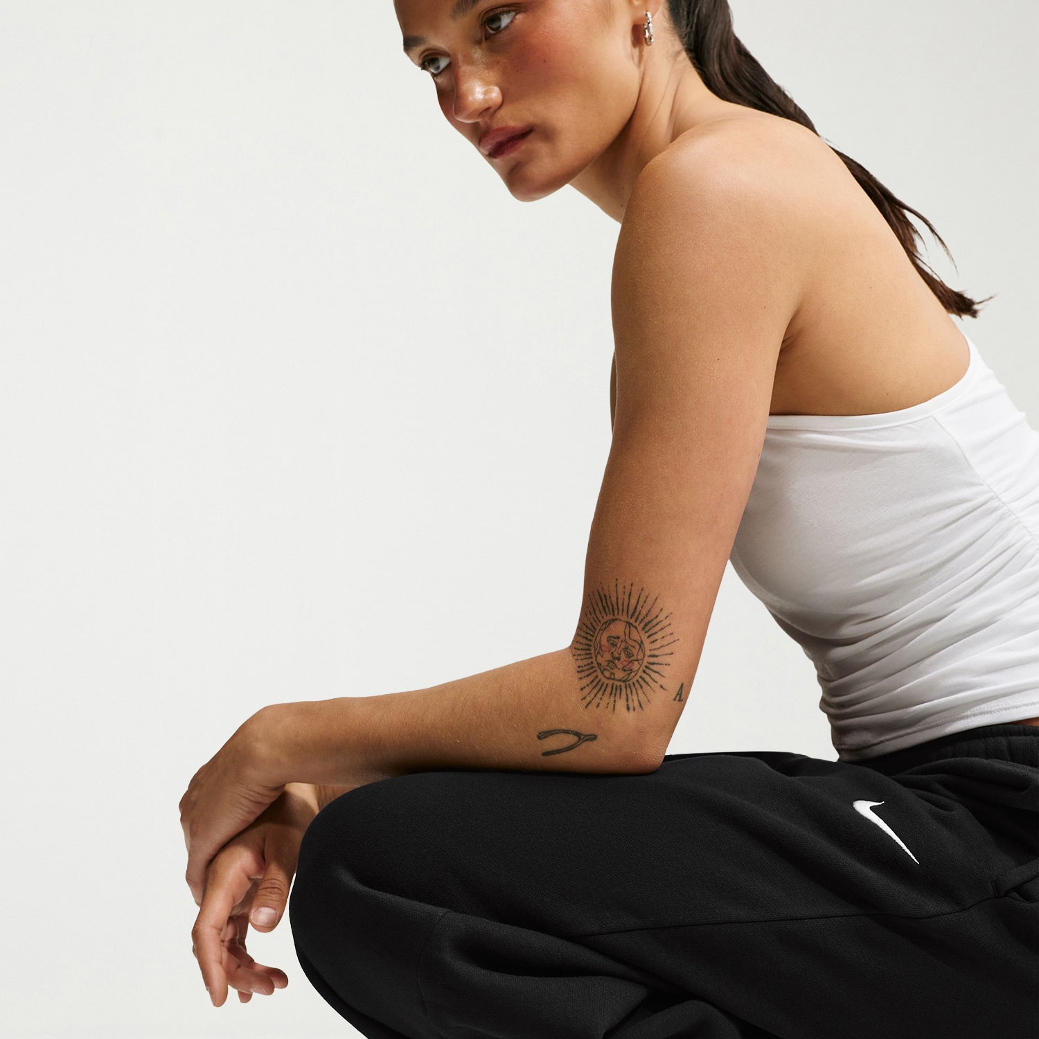 Nike Womens Wide Leg Mid Rise Regular Fit Active Jogger Pant