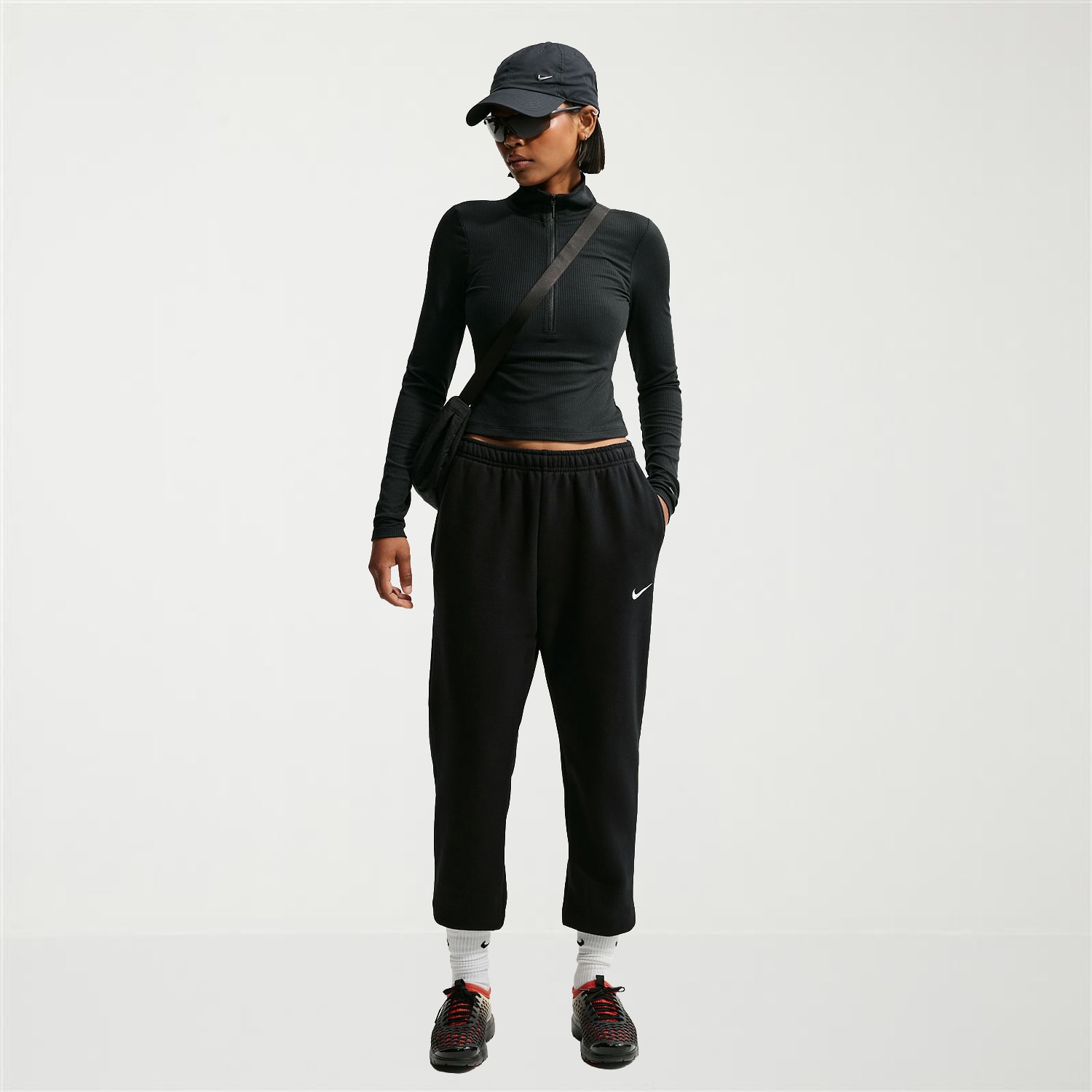 Nike Womens Cuffed Mid Rise Regular Fit Active Jogger Pant