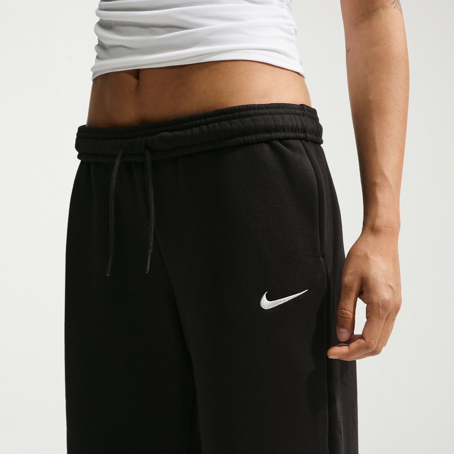 Nike Womens Wide Leg Mid Rise Regular Fit Active Jogger Pant