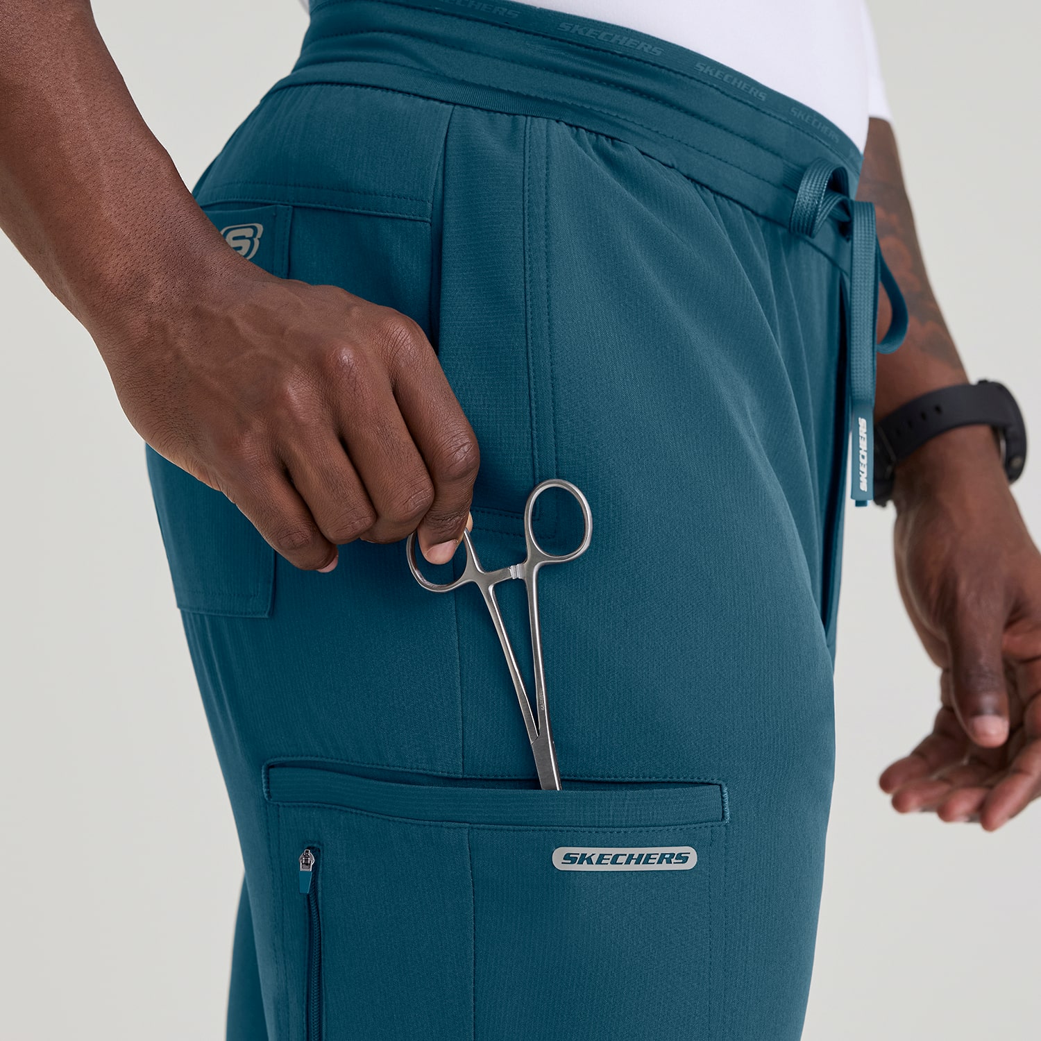 Skechers Skp736 Merit 6-Pocket Straight Leg Mens Stretch Fabric Moisture Wicking Scrub Pant