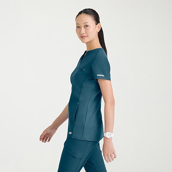 Skechers Skt312 Reward 3-Pocket Slim Fit Womens V Neck Short Sleeve Stretch Fabric Moisture Wicking Scrub Top