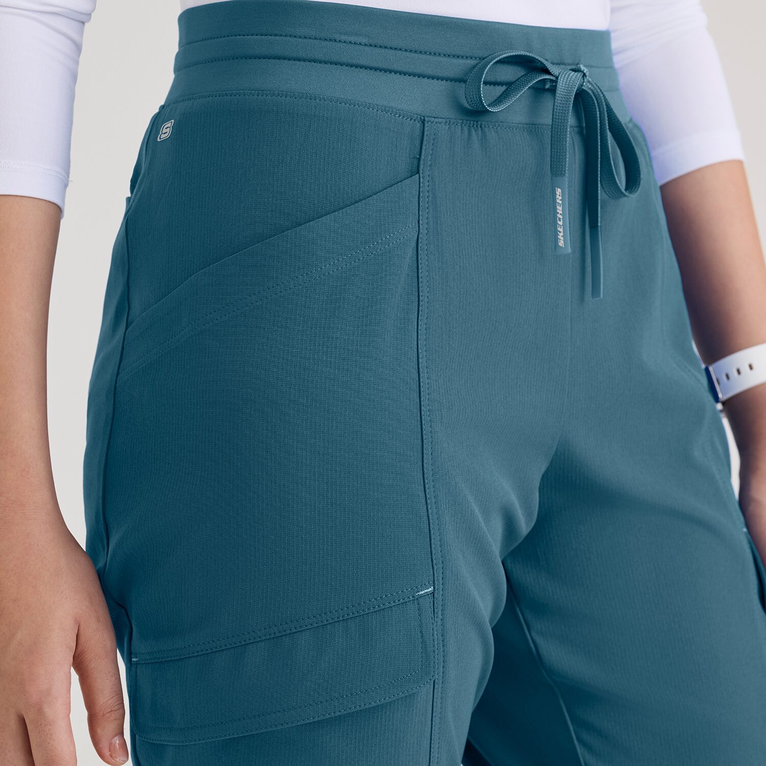 Skechers Skp733 Reward 5-Pocket High Rise Fit & Flare Leg Womens Petite Stretch Fabric Moisture Wicking Scrub Pant