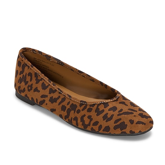 A.N.A Womens Almond Closed Toe Ballet Flats