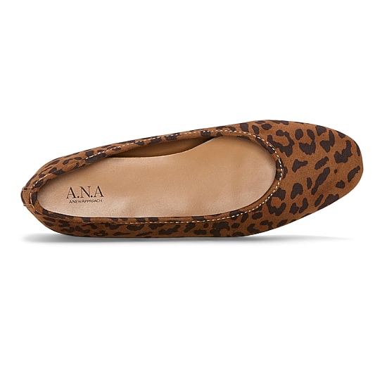 A.N.A Womens Almond Closed Toe Ballet Flats